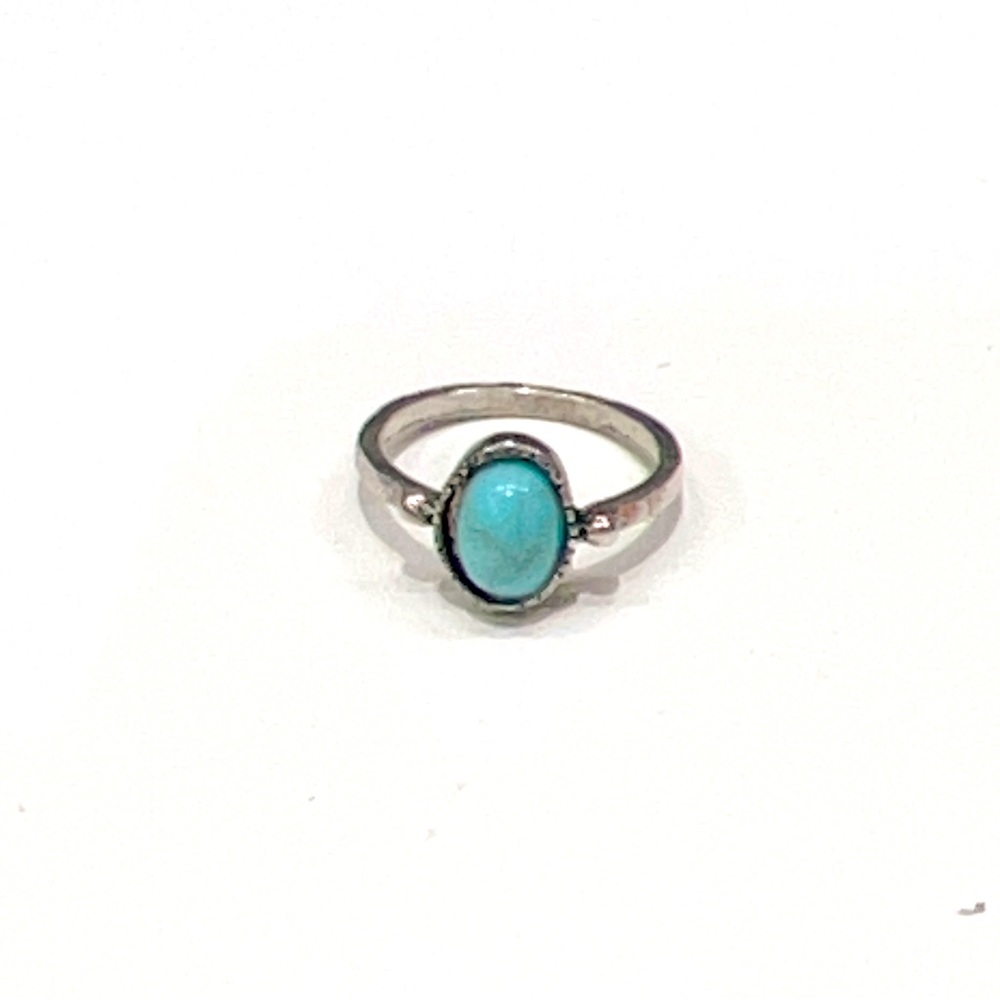 Simple Vintage Like Faux Turquoise Oval Stone Color Silver Plated Ring